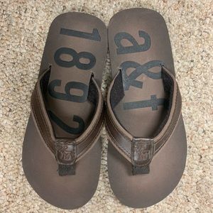 Abercrombie & Fitch kids leather flip flops